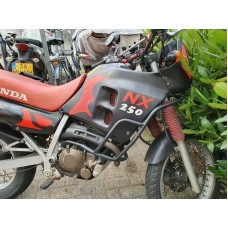 Honda NX250 barres de sécurité / protection moteur