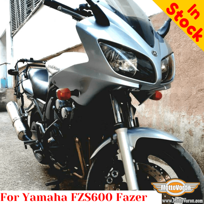 Yamaha FZS600 gmole z dodatkowymi światłami